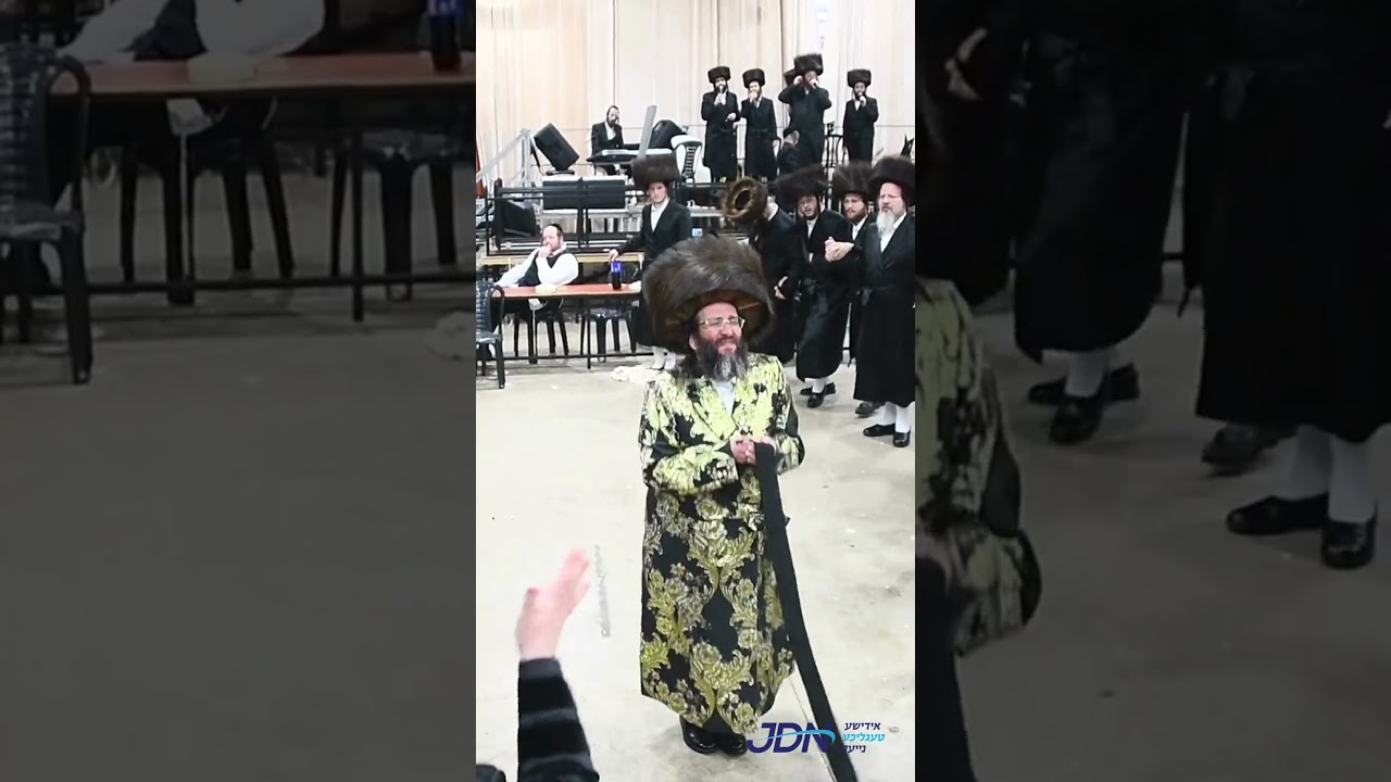 האדמו"ר מספינקא רמ"א ביים מצוה טאנץ ביים שמחת החתונה פון בנו