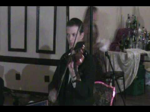 Asher Laub Does Crazy Violin Solos At A Chasuna.mp4