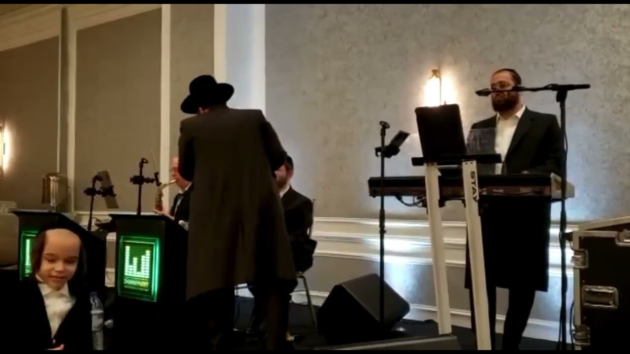 יידי ביאלסצטוסקי עם הקלידן שימי לעווי