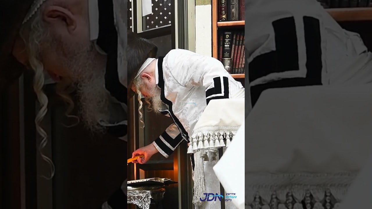 האדמו"ר מקרעטשניף סיגעט ביי הדלקת נרות חנוכה