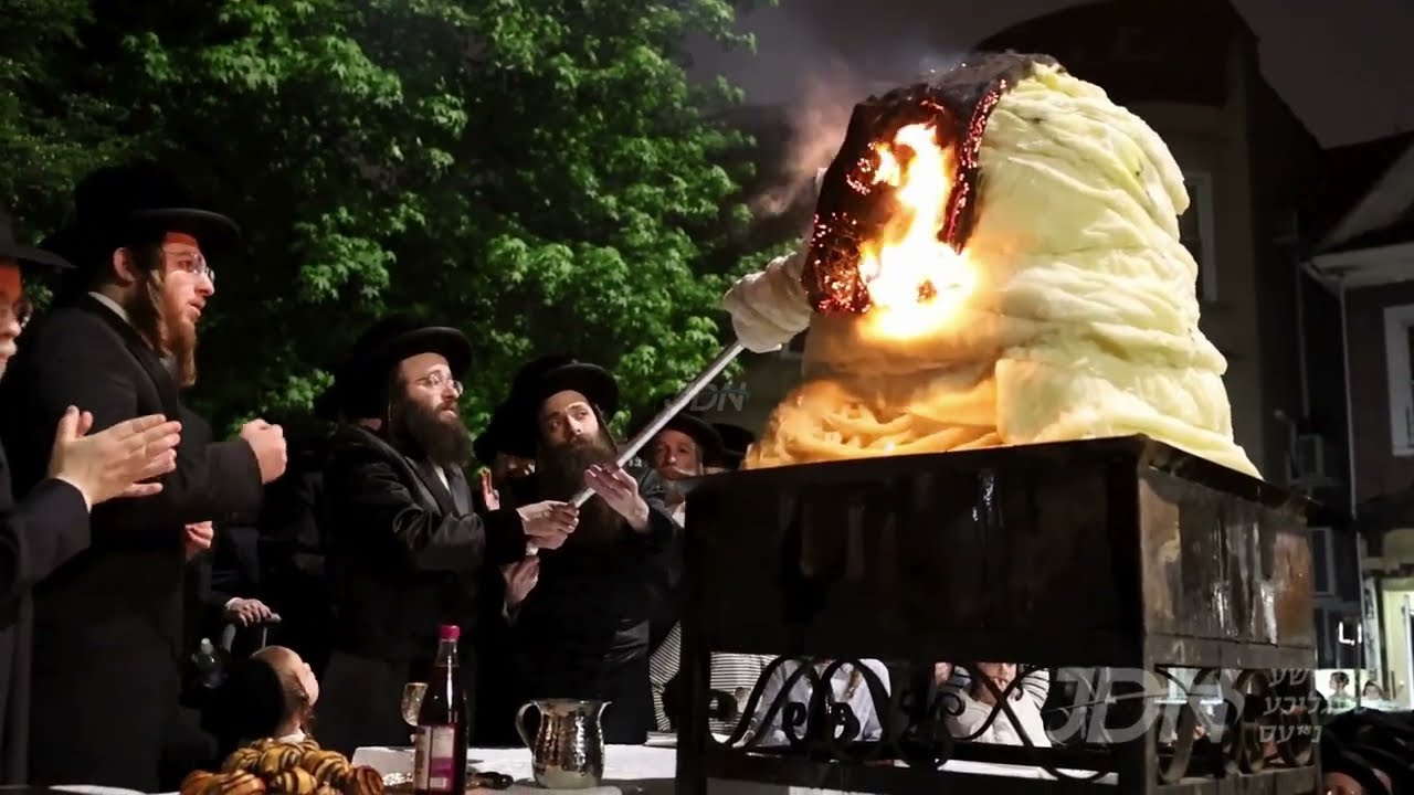 האדמו"ר מקאסוב ביים הדלקה ל"ג בעומר