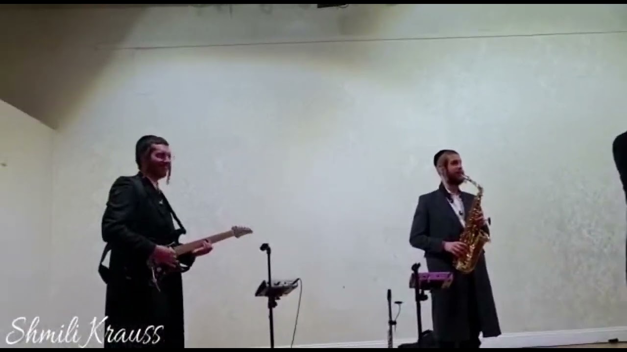 בוכי גליק - גרשי אורי עם הקלידן מרדכי הוכברג