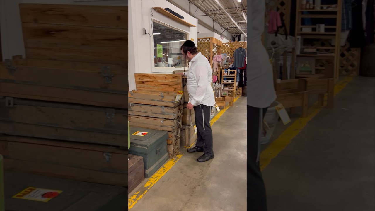 Inside An Oklahoma Antiques Market | The Hitch & Post #Antiques #Shopping #Travel #USA Hasidic