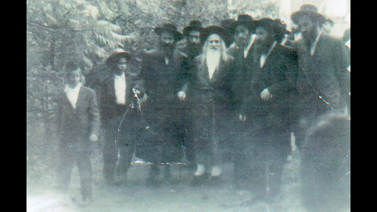 האדמו''ר הרה''ק רבי יואל מסאטמאר זי''ע  בשמחות ומועדים ואירועים שונים במשך חייו