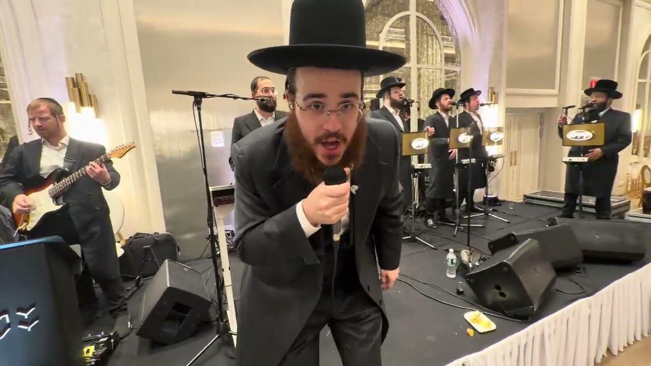 Shimy Levy on the keys & Yidi Bialostozky @ Bentzion Reiner & Lichter
