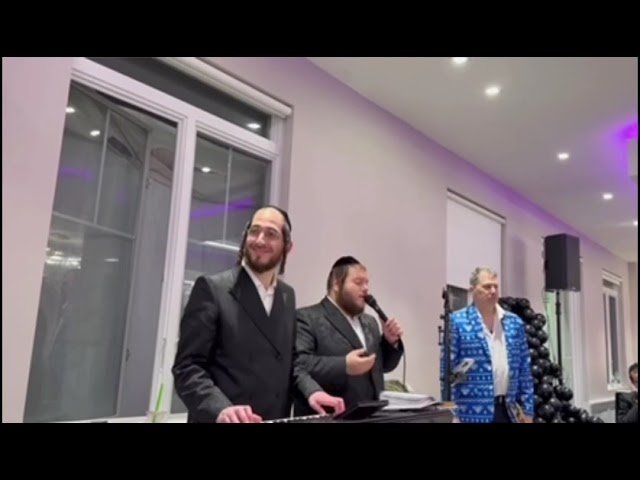 לוי פאלקוביץ עם הקלידן יענקי ליווי