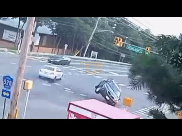 Watch a suv nearly flips in accident