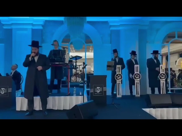 יידי ביאליצטוסקי עם מקהלת שירה ותזמורת של יוסי שטענדיג