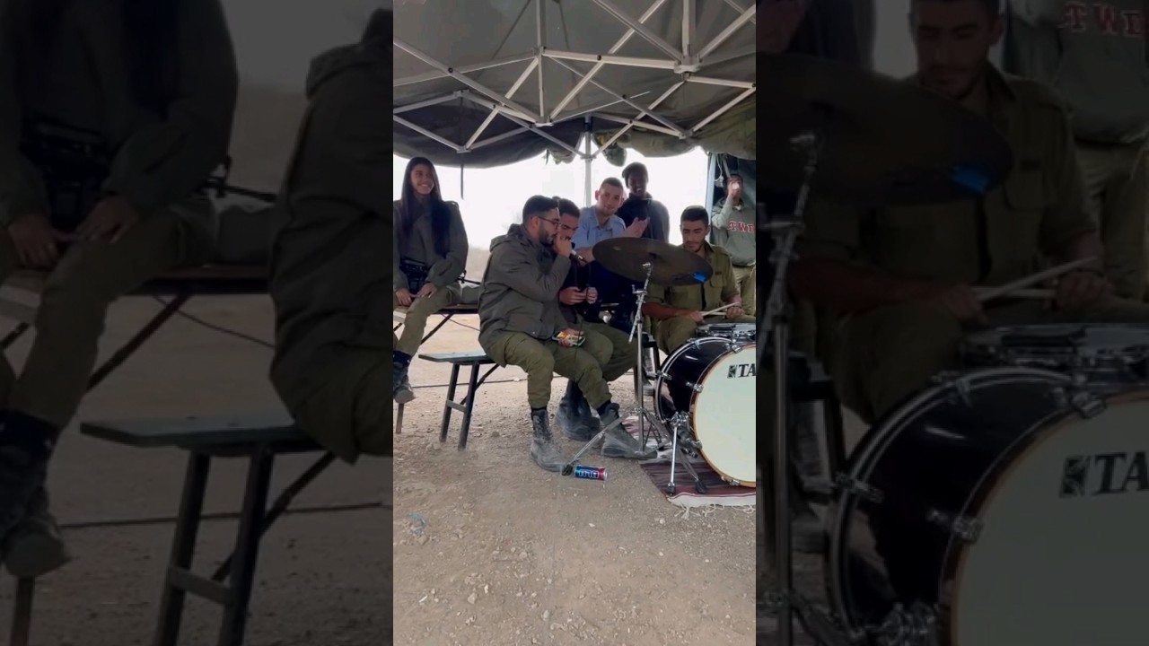 חיילים בשטח שרים את השיר "כובשים את עזה" של דניאל סעדון