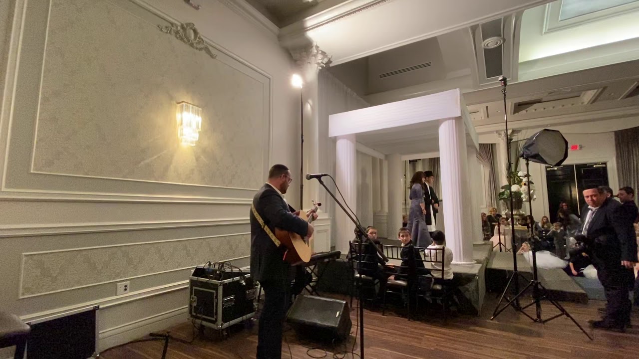 Moshe Groner singing beautiful songs at a chupa