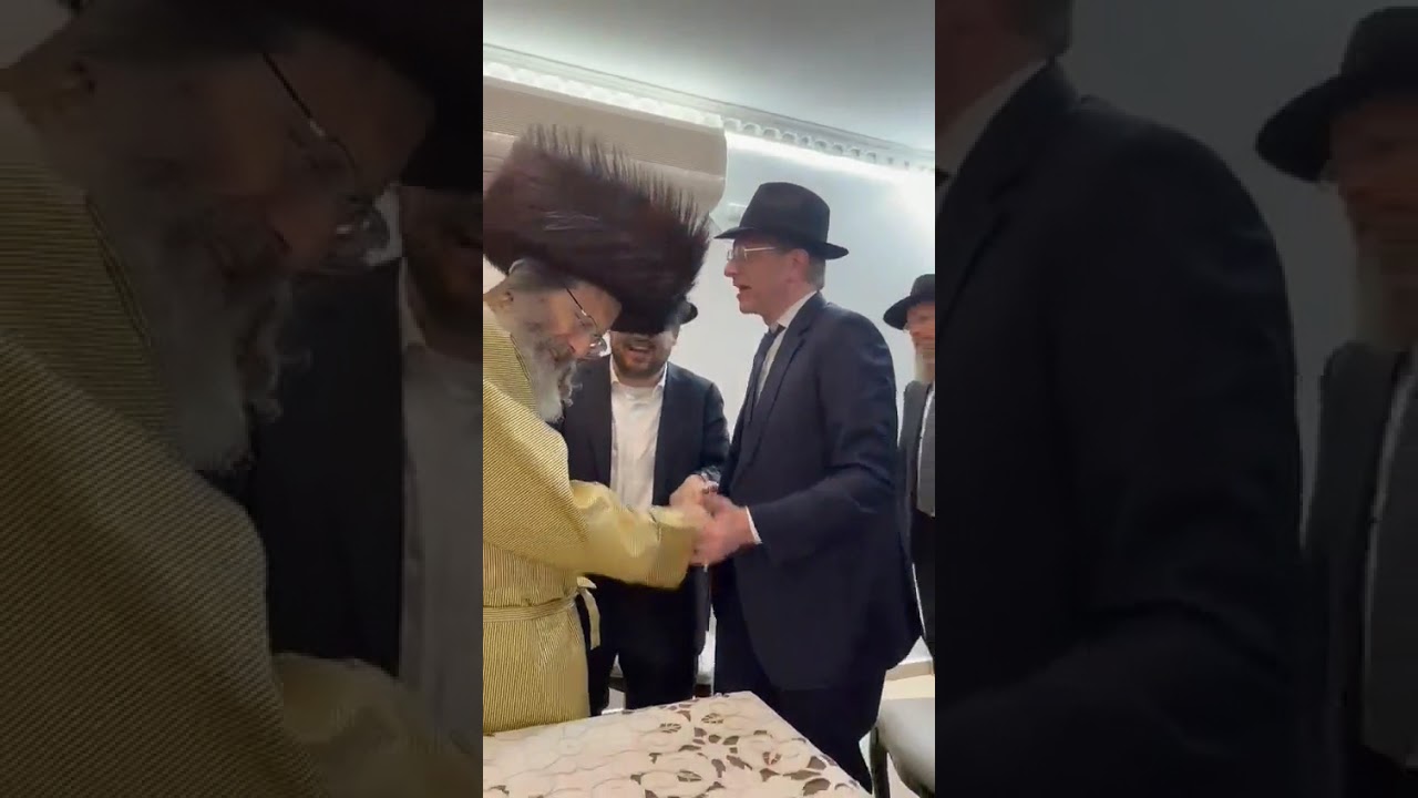 רבי אלימלך בידרמן בריקוד לקראת החג עם שי גרואכר