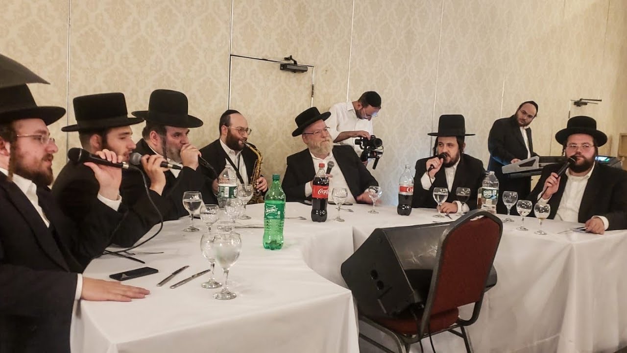 Michoel Schnitzler-Meal Set with Mezamrim Choir/מיכאל שניצלער עם מקהלות מזמרים