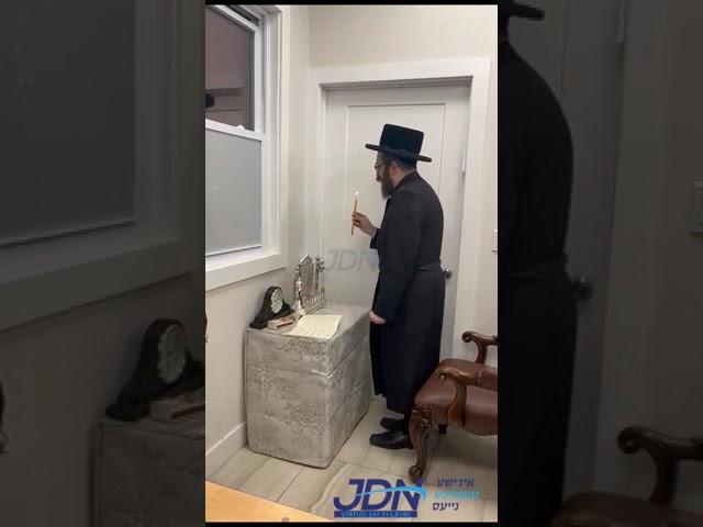 הדלקת נר א' דחנוכה בחצה"ק ראחמיסטריווקא אוק ענד וויין