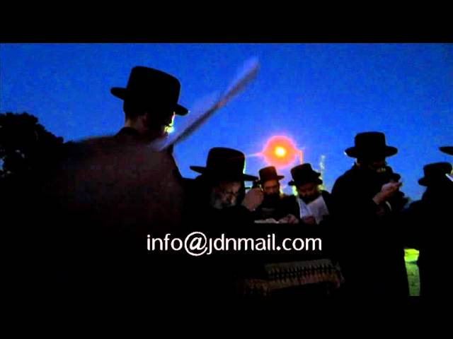 Spinka Rebbe Saying Tashlich Tishrei 5773