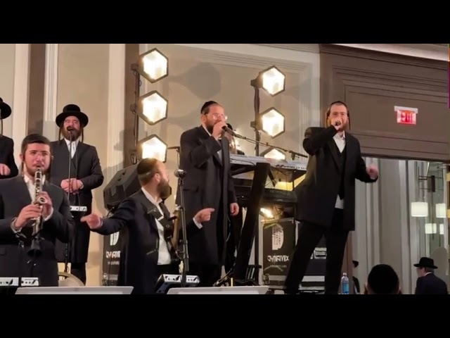 מאיר אדלר מקפיץ את אמריקה עם הערשי ויינברגער - שייעה ברקו - מקהלת ויז׳ניץ - ארי ברנד