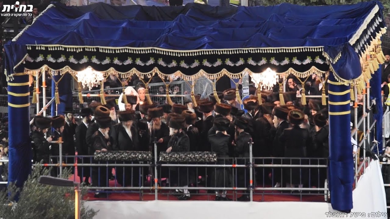 תיעוד מרהיב משמחת בית בעלזא: מעמד החופה בכיכר הקריה | Belz Wedding Chuppa