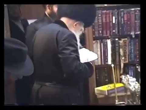 Alexander Rebbe lighting Chanukah Menorah - האמרי מנחם מאלכסנדר זצוק"ל זי"ע