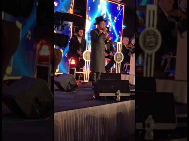 קומזיץ מרגש עם מיילך בראונשטיין ומקהלת שירה ותזמורת של שייעה קאלר באירוע של בוני עולם 2024