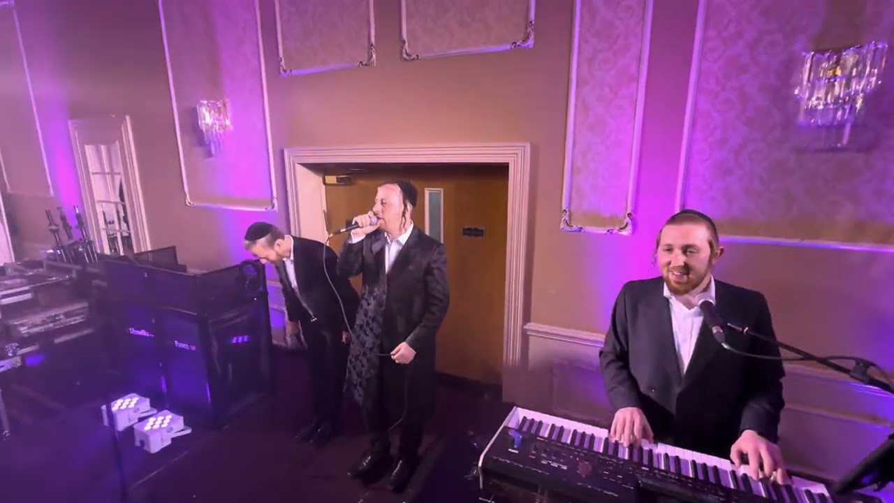 Avrum Duvid Lunger on keys & Melech Frank & Sruly Green fire 🔥 @ Yona