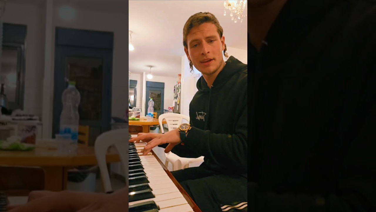 Mendy Twersky sings his new song “Vinkel” 🎶 | מנדי טוורסקי - ווינקל
