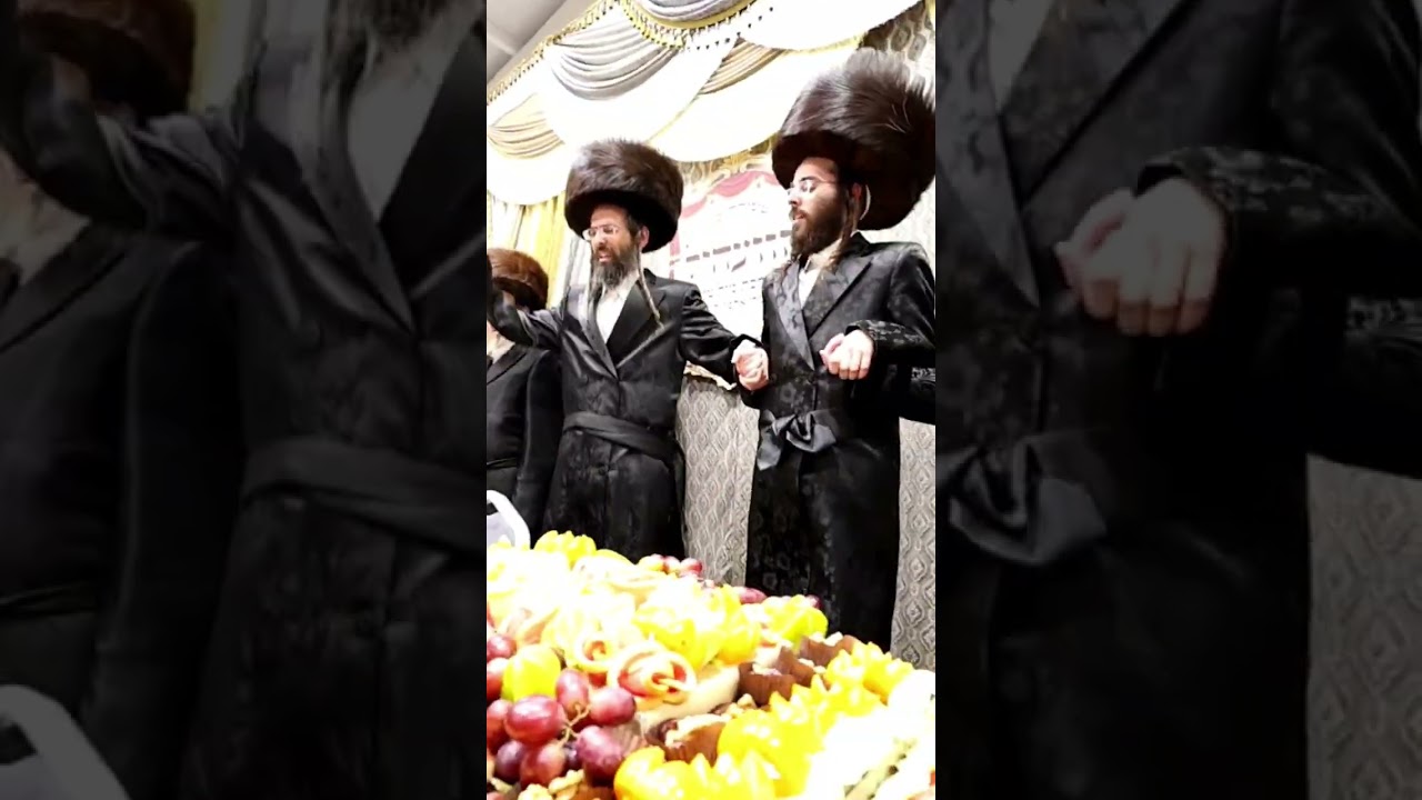 כ"ק מרן האדמו"ר שליט"א בריקוד סוער במהלך שמחת השבע ברכות המרכזיצילום: א. אייזנבך