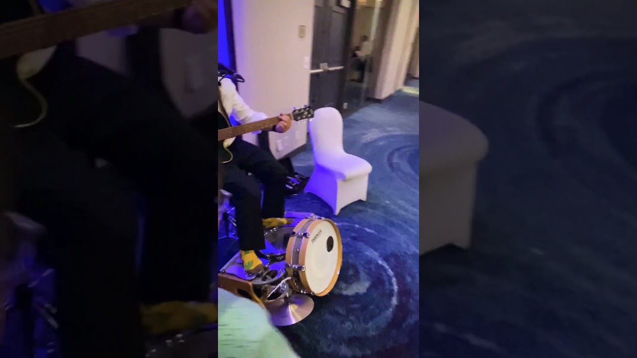 Shiru Lamelech - With the Famous Harmonica Intro!  - Acoustic One Man Band with the Farmer Foot Drum