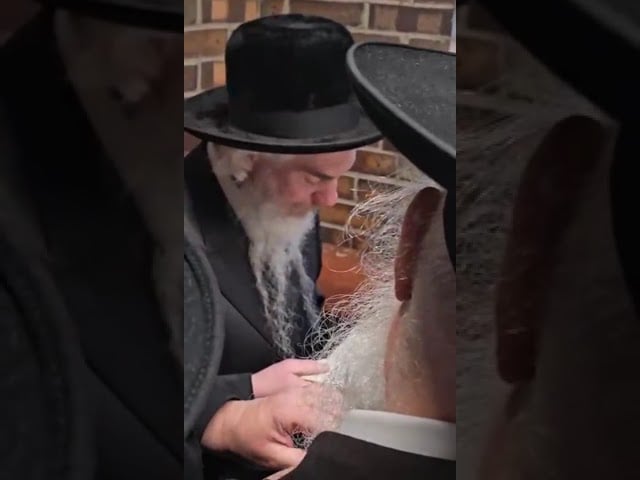 Lutzk Rebbe Davening At The Detroiter