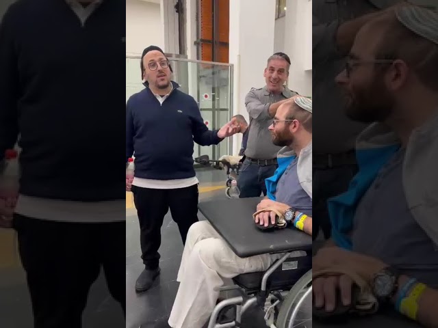חדש חדש ליפא שמלצר ובנצי קלצקין הלכו לשמח  פצוע  #pianosongs  #חרבותברזל #cover #singing #piano