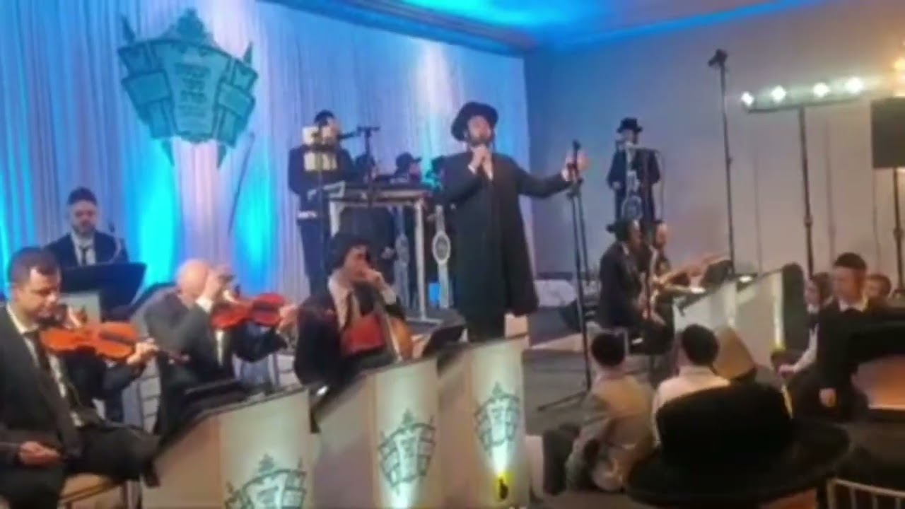 הכנסת ספר תורה עם מוטי אילוביץ ותזמורת של אברומי ברקו ומקהלת שירה
