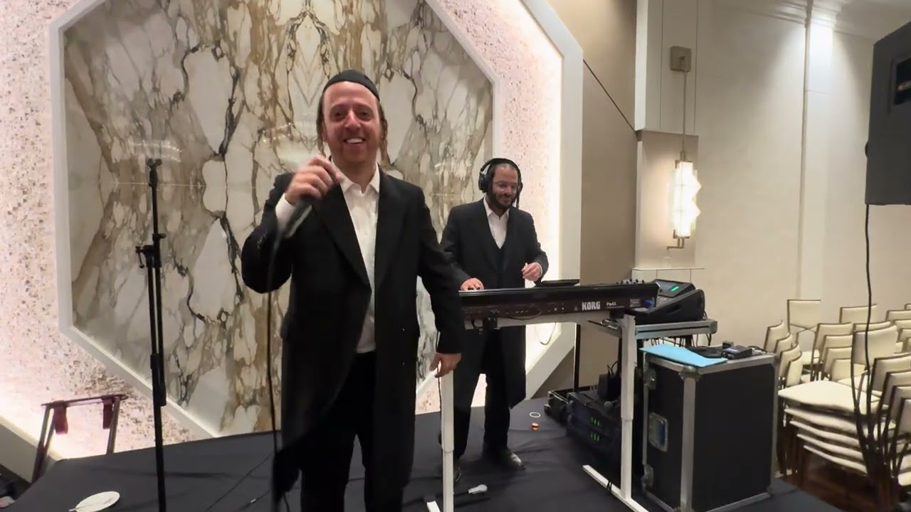 Yoely Fischer on the keys & Sruly Green @ David Weiss & Berger fire 🔥