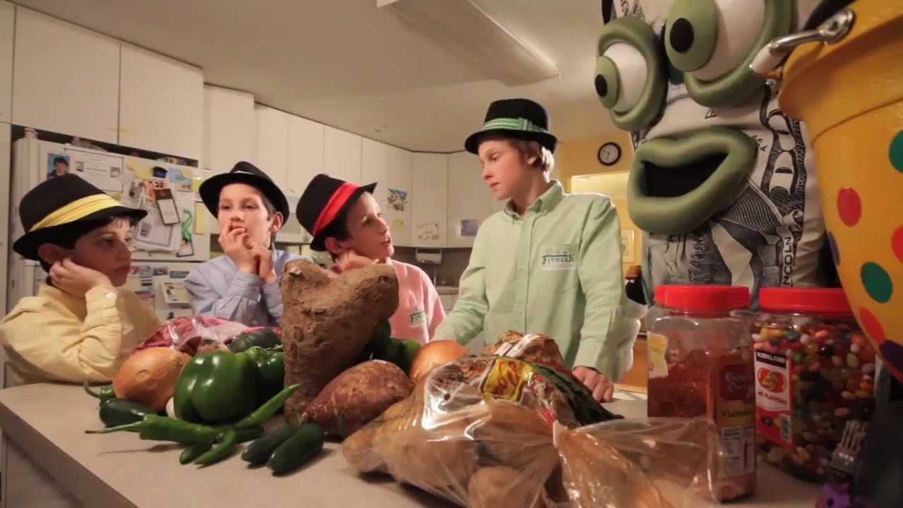 Shmorg 4: Oorah's Fiveish And Friends - Fiveish Get's Ready For Shabbos