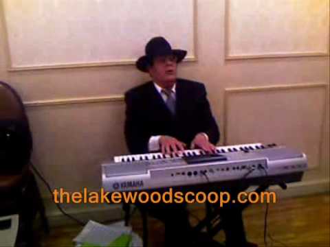 Cantor Danny Gildar At Vort