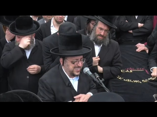 R' Lipa Schmeltzer being maspid R' Michoel Schnitzler zt"l