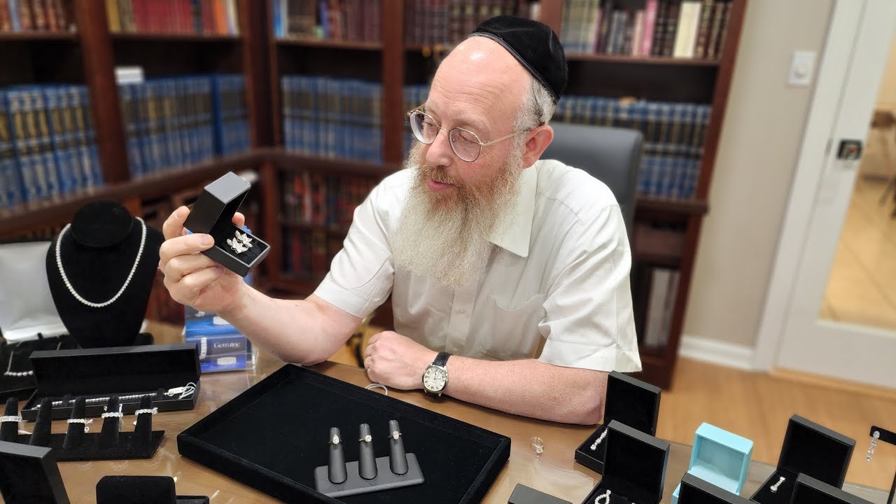 Discovering Lab-Grown Diamonds & Unique Kallah Rings - with Avrum Lipshitz, Owner of Gemuine Jewels