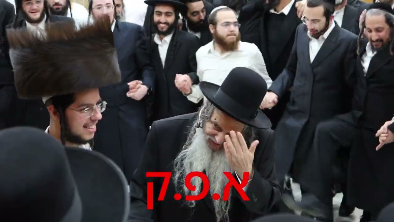 הרב שלום ארוש שליט"א  בחתונה אצל אחד מחסידו עם השיר עוד יותר טוב ועוד יותר טוב