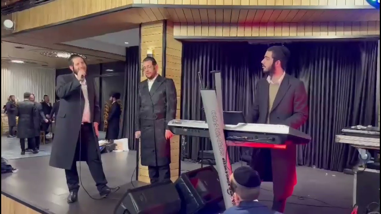 שמוליק קליין עם הקלידן מנדי סופר