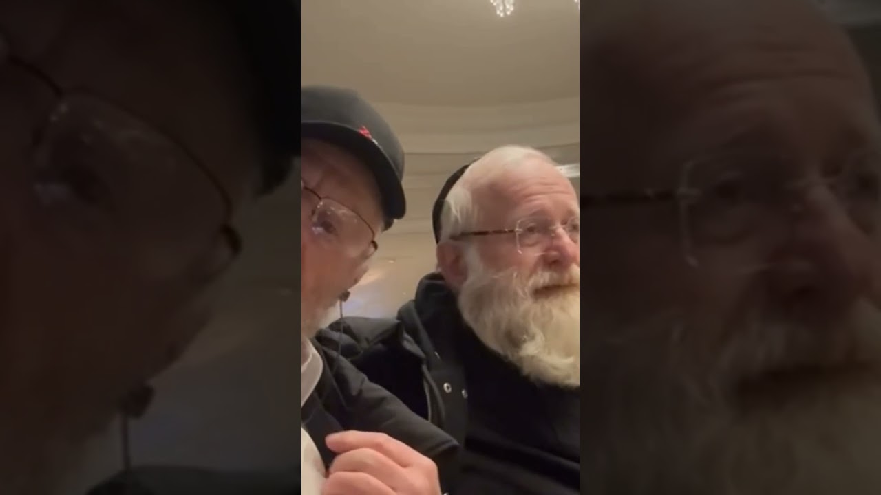 דער ציבור זינגט בהתרגשות עצומה " און בודאפעסט אויף די שיף