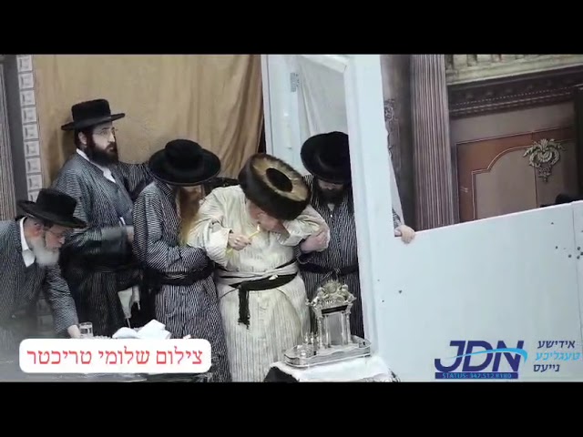 הדלקת נר א' דחנוכה בחצה"ק תולדות אברהם יצחק