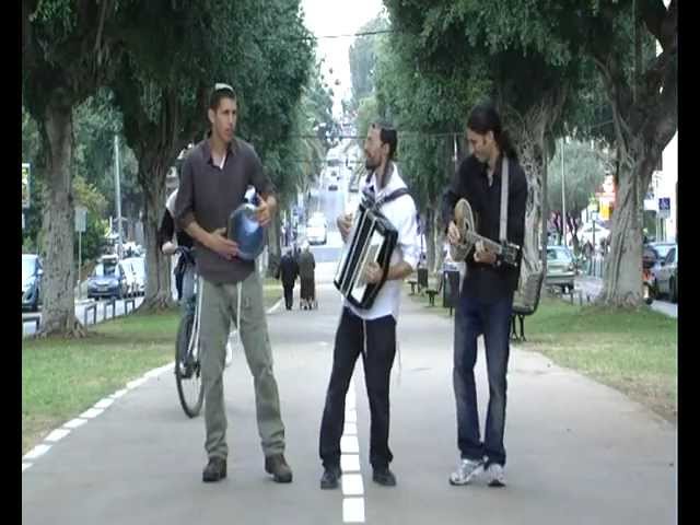 אביחי פז גרינוולד ומוזוקי- " באנו חושך לגרש" הקליפ!!