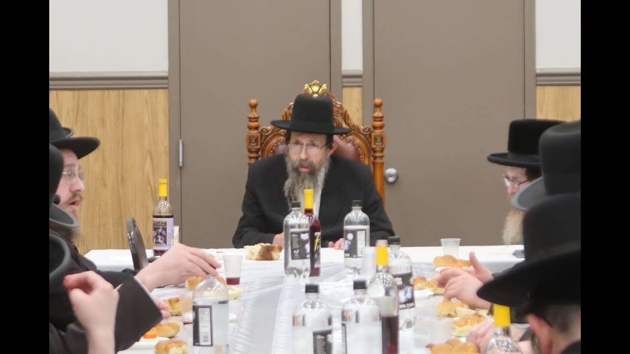 חנוכה אצל האדמו''ר מ'סטוטשין בבית מדרשו אין ווימסב''ג