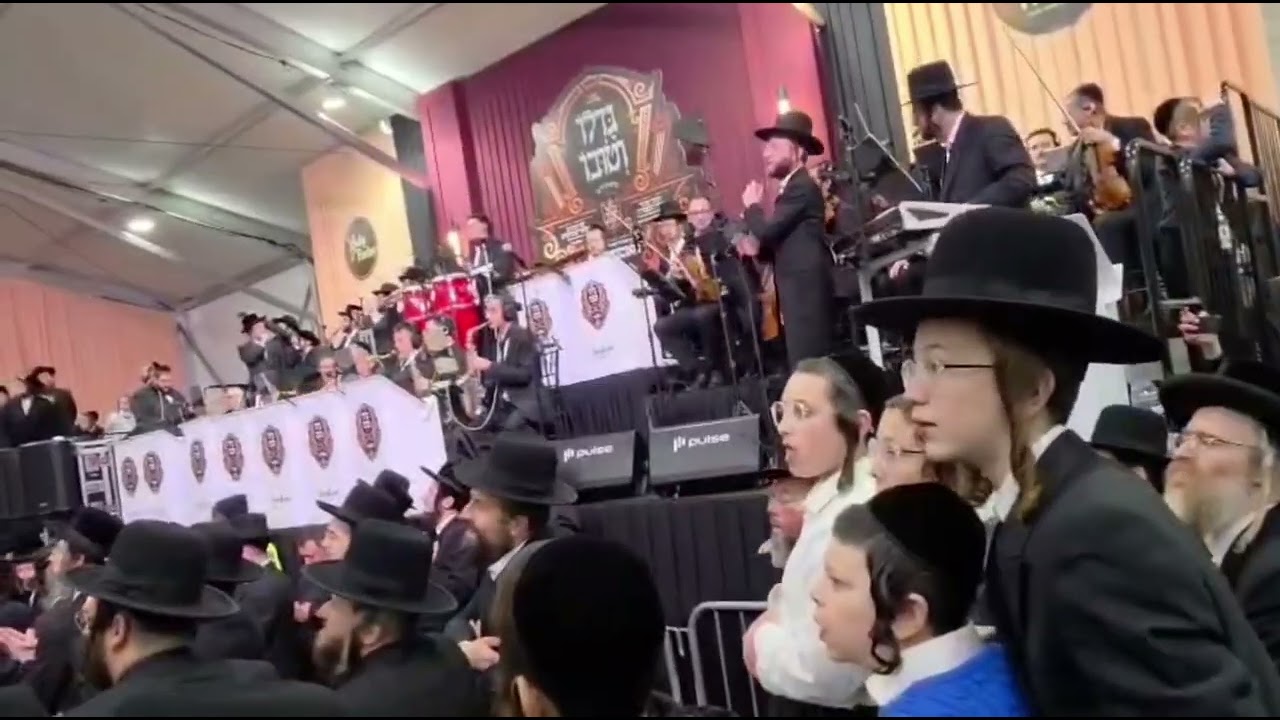 כ"א כסלו: Yoely Fischer 🎹 Menachem Moskowitz 🎤 Shira Choir