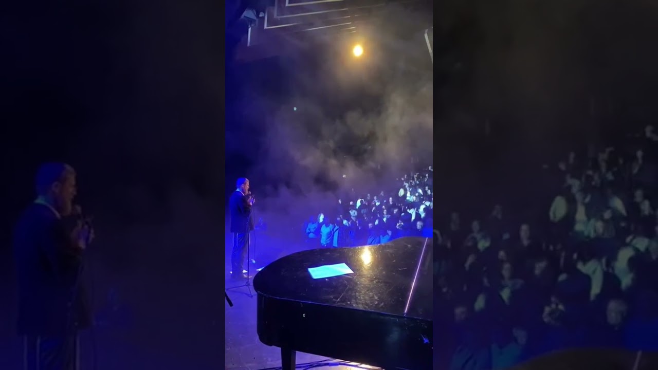 רגע חיתום המופע "שרים בתפילה" בתיאטרון ירושלים