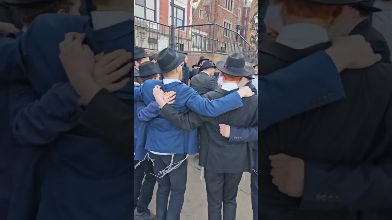 Joyous See-off for Bochurim Shluchim to YG