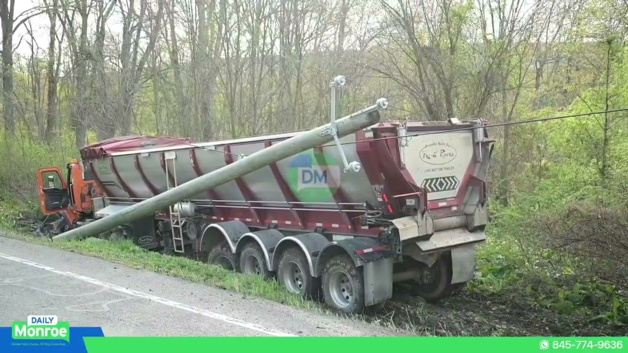 Dump truck crashes into pole on Clove Road