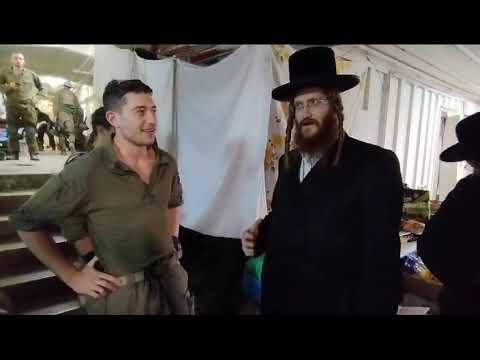 האדמו"ר מקאליב שליט"א בשירת "סול א קוקוש" עם החיילים