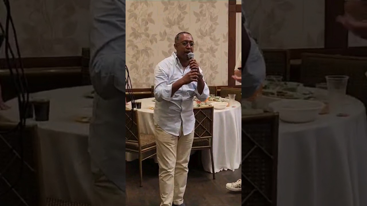 עמנואל זאודה שר את השיר "כובשים את עזה" של דניאל סעדון