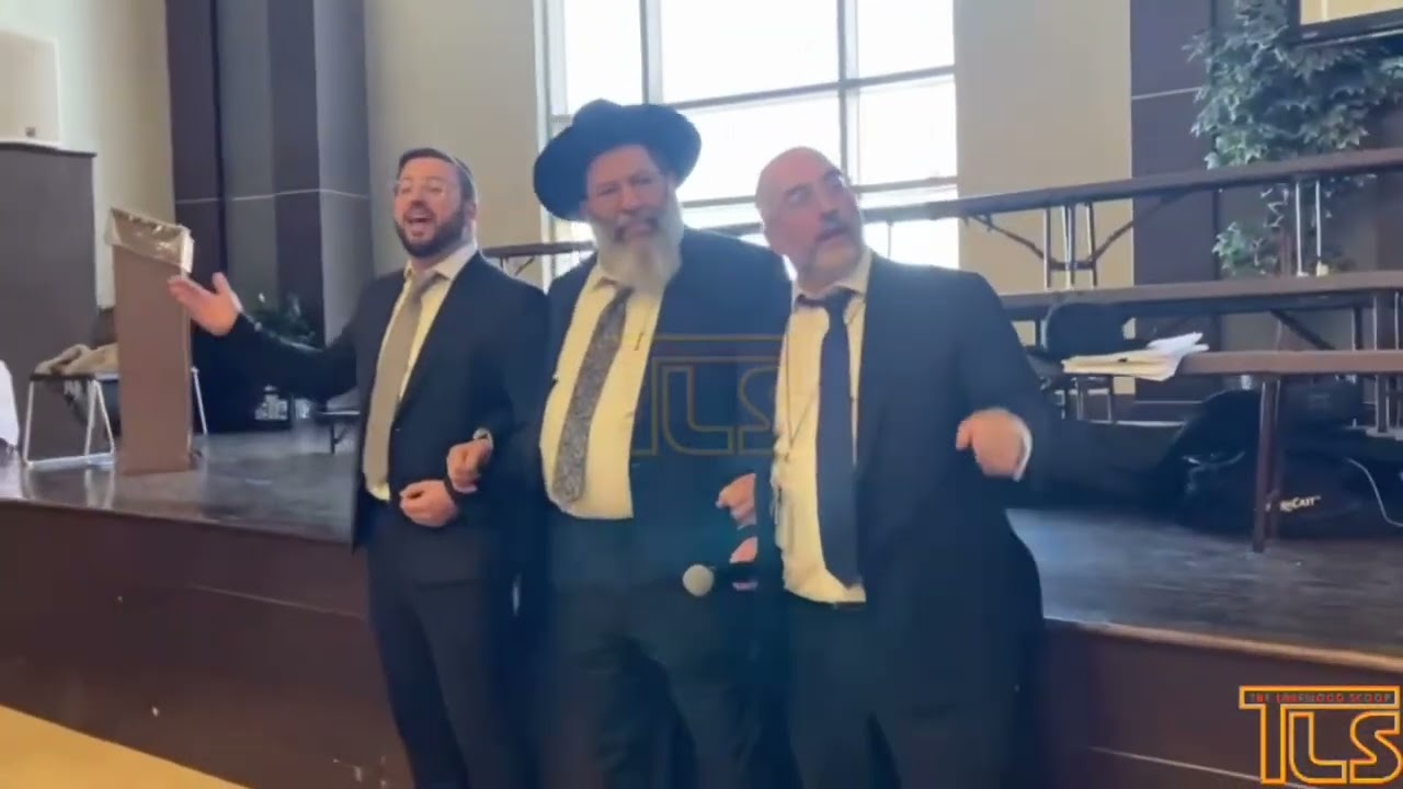 Kumzitz by Moshe Katz in memory of Rabbi Eli and Raizy Neydavoud Z”L at Yeshiva Darchei Torah