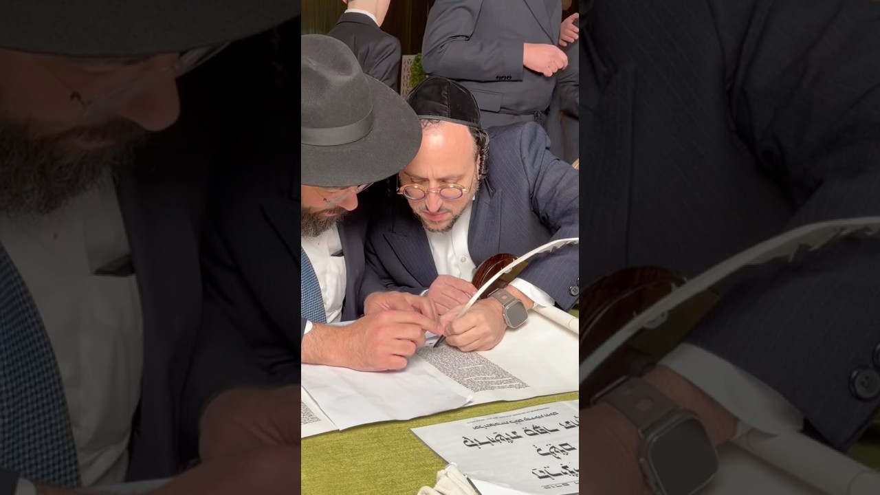 Lipa Schmeltzer writes a latter in the new sefer torah ❤️‍🔥