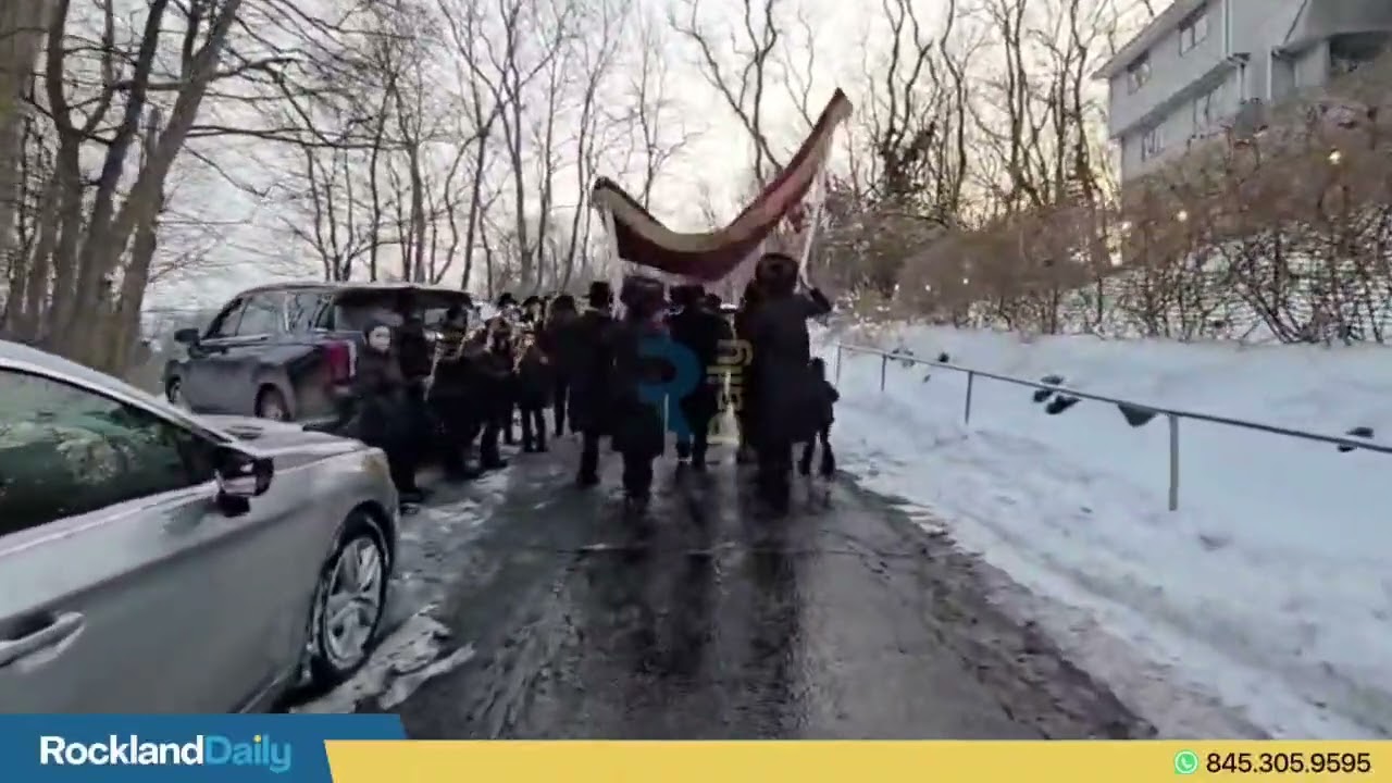 Hachnusas Sefer Torah took place to Yeshiva Olam Hatorah, on Hungry Hollow Road.