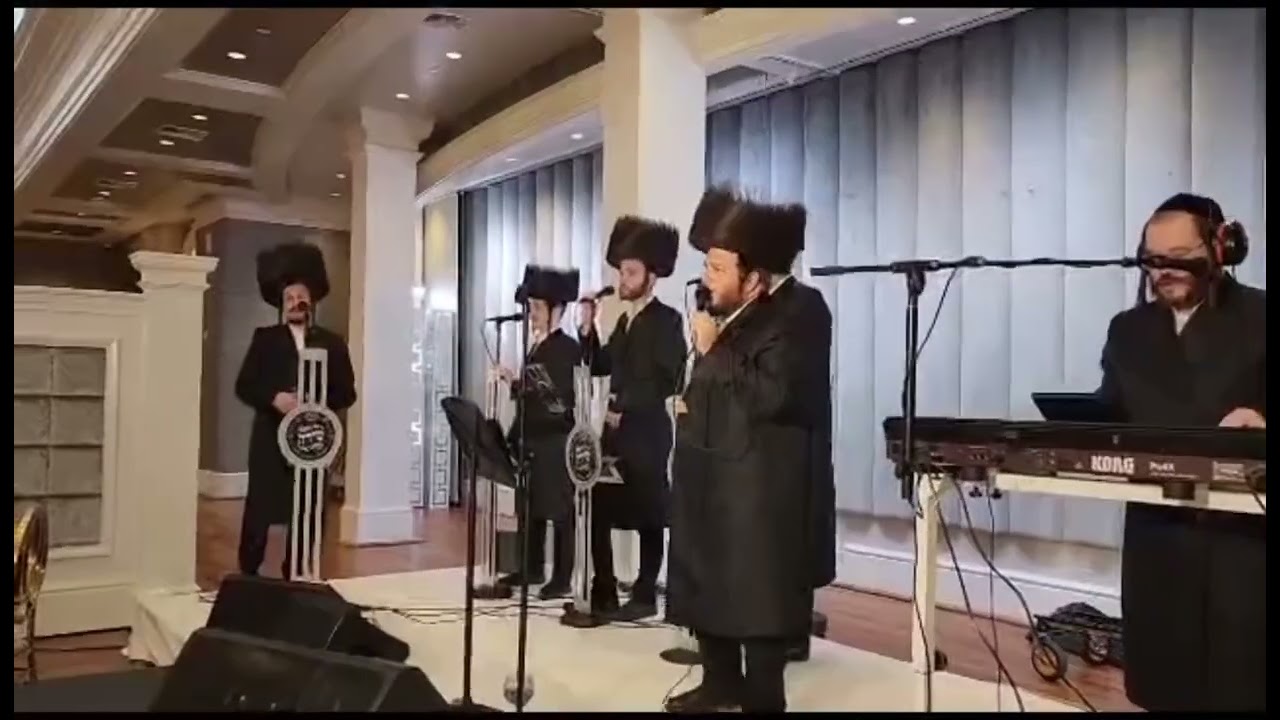 לוי פאלקוביץ עם אברומי ברקו ומקהלת שירה